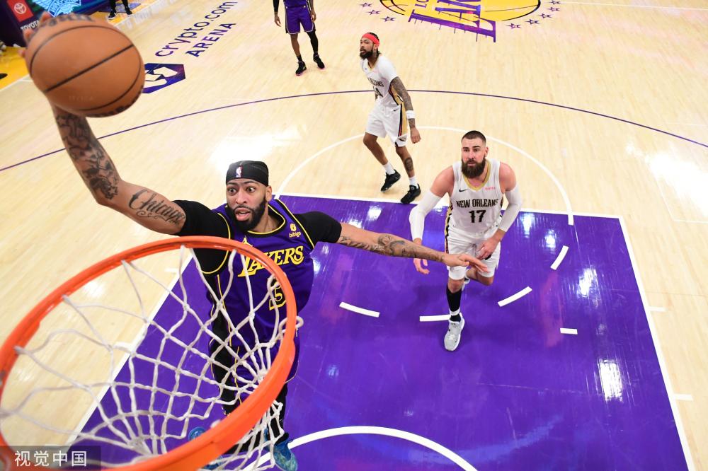 这使得他在 这使得他在