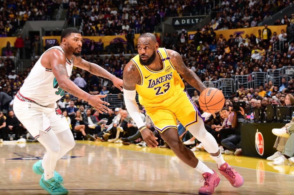 万美元的举 万美元的举