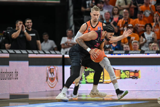 场交出了 场交出了